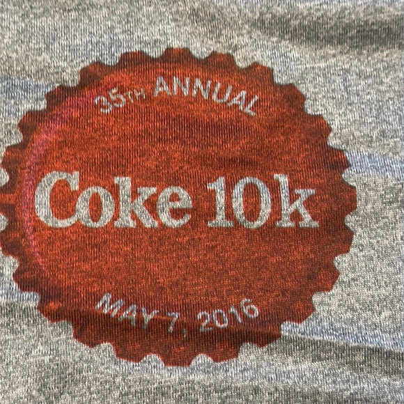2016 Coke 10k Gray Polyester T-Shirt Short Sleeve Leslie Jordan Corinth MS-XL - Picture 4 of 6